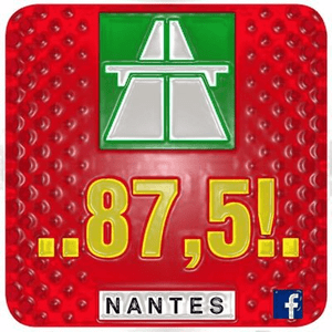 Écoutez 875 dans l'application