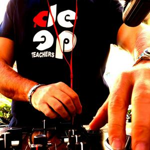 Écoutez LORENZO CARBONE SOULFUL HOUSE PODCASTS dans l'application