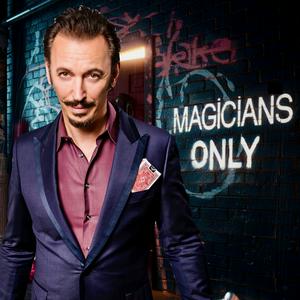 Écoutez Magicians Only - with Steve Valentine dans l'application